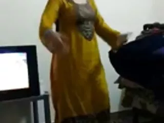 সুন্দরী বালিকা বড়ো বুকের মেয়ের ডগী-স্টাইল বাংলা চোদা চুদি ভিডিও